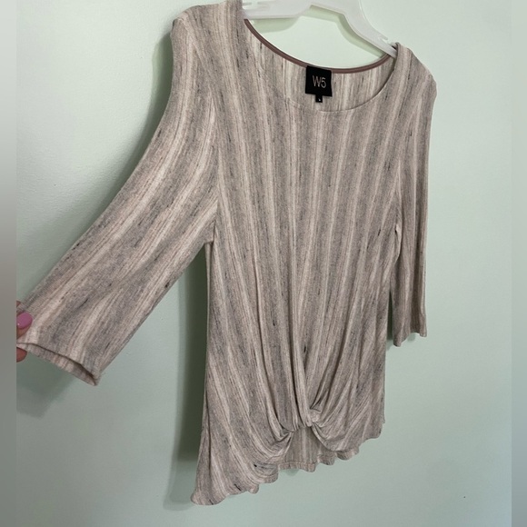 WS size L top with gathered lower bottom front. Lightweight and super cute - Picture 2 of 8